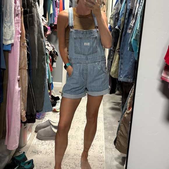 Levi’s Vintage Women’s Shortalls - Picture 2 of 4